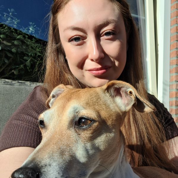 Huisdierenoppas Monika uit Zoelen