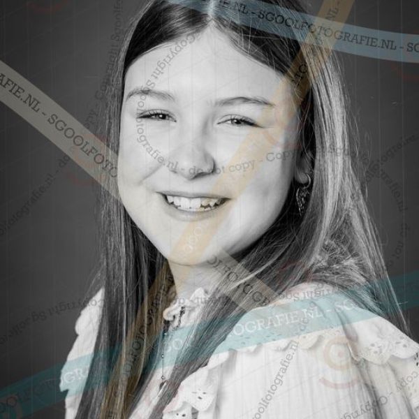 Hondenoppas Linn uit Made