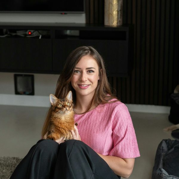 Kattenoppas Femke uit Dongen
