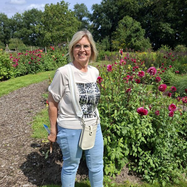 Kattenoppas Sandra uit Wierden