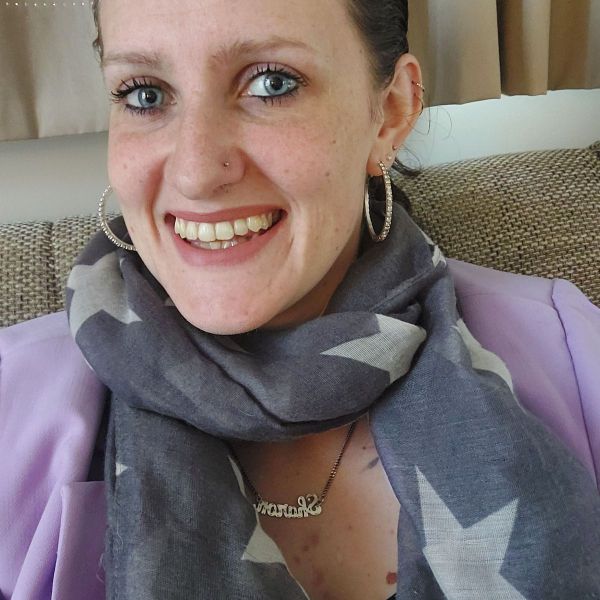 Huisdierenoppas Sharon uit Velsen-Noord
