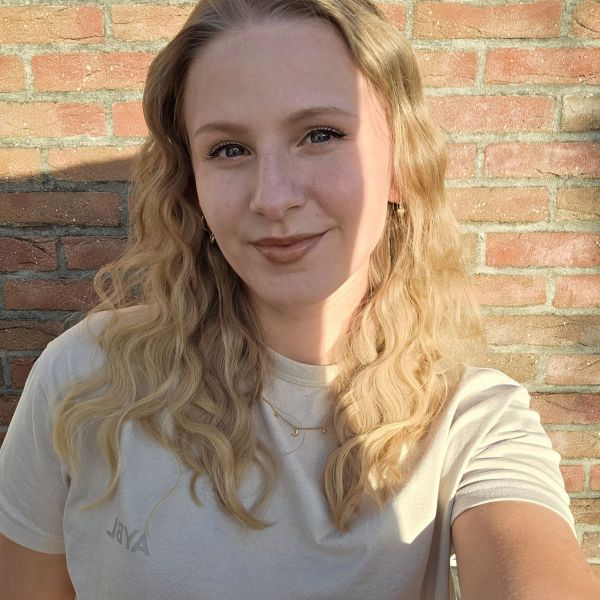 Huisdierenoppas Marieke uit Born
