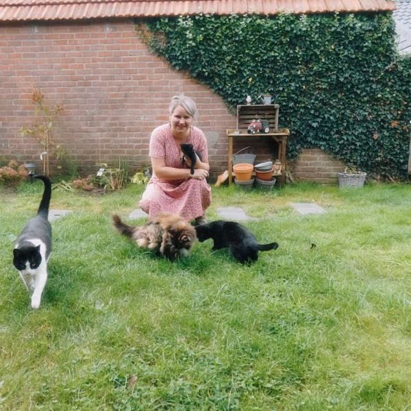 Huisdierenoppas Hendrika uit Oldeholtpade