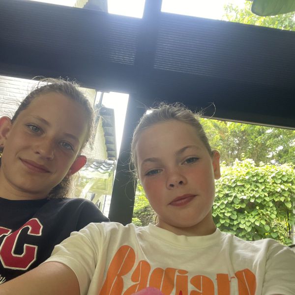 Hondenoppas Sanne en Stella uit Heiloo