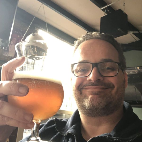 Huisdierenoppas Frank uit Delft