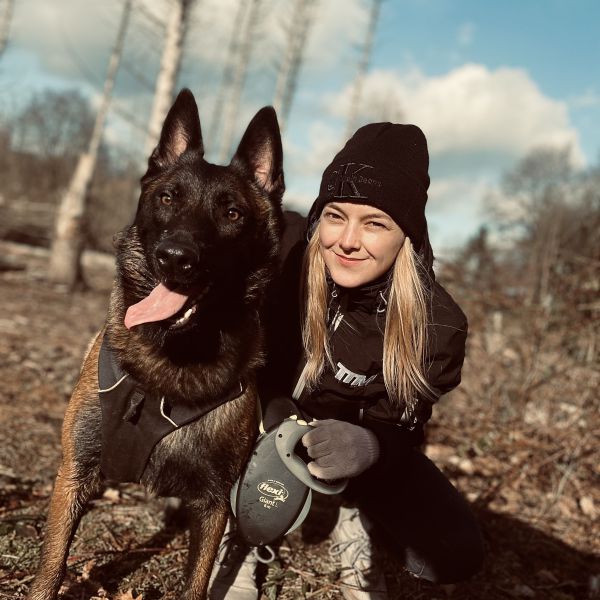 Huisdierenoppas Lisa uit Koewacht