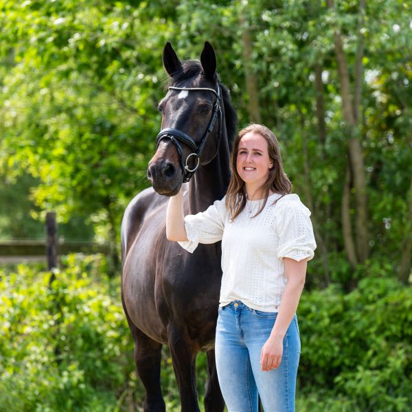 Huisdierenoppas Romy van der Veek uit Nieuw-Vennep