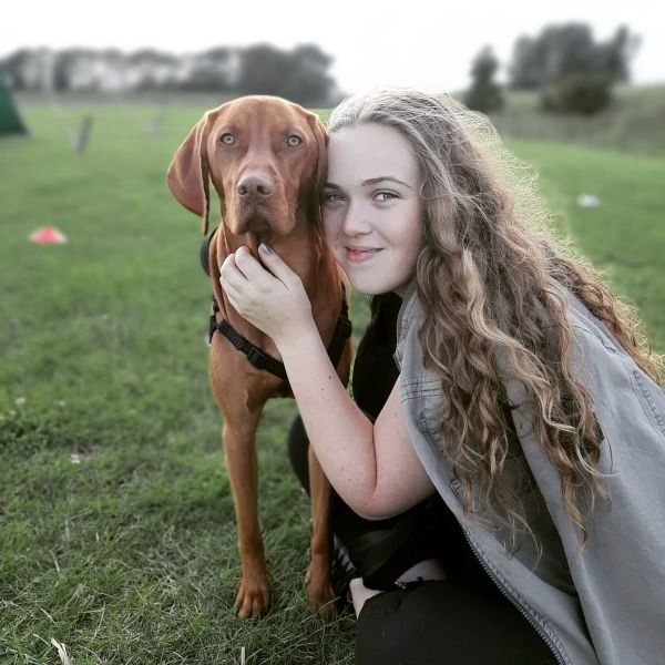 Hondenoppas Eliza uit Hoogvliet Rotterdam