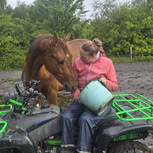 Huisdierenoppas Laura uit Onstwedde