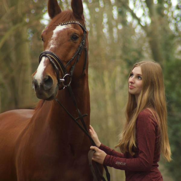 Huisdierenoppas Gisèle uit Merkelbeek