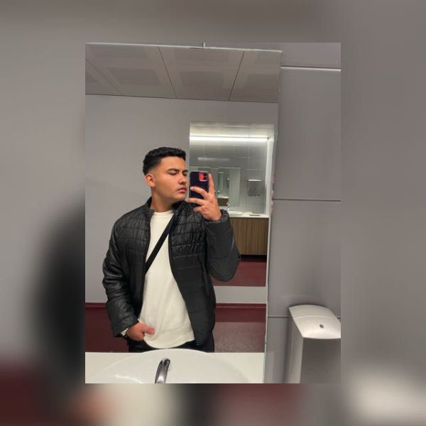 Huisdierenoppas Jeison Andres Gallo Echeverri uit Ijdoorlaan