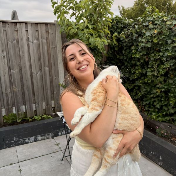 Kattenoppas Havvanur uit Deventer