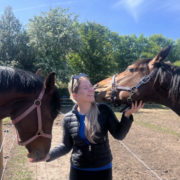 Huisdierenoppas Isabel uit Bavel