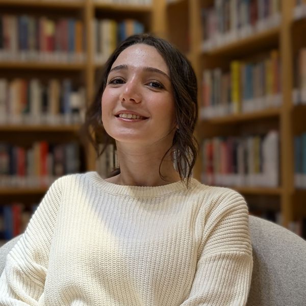 Huisdierenoppas Ofelya Hasanova uit Rotterdam