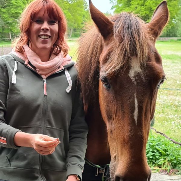 Anouk, Neo uit Chaam zoekt een Paardenverzorger