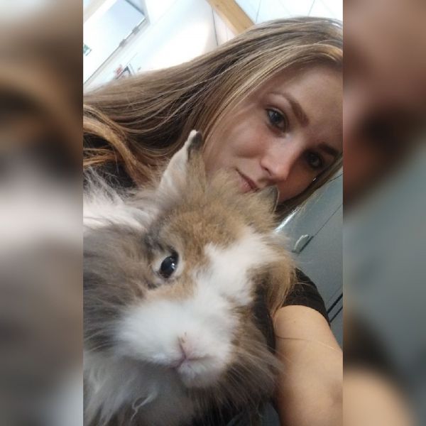 Huisdierenoppas Eva uit Zwijndrecht